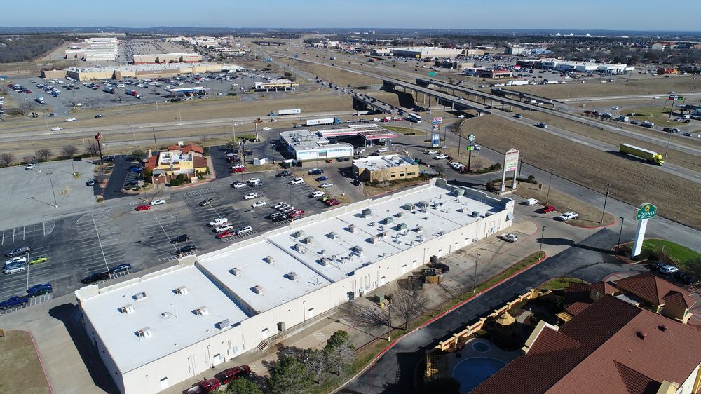 Shafer Crossing Retail Center: 2918 N US Highway 75, Sherman, TX 75090